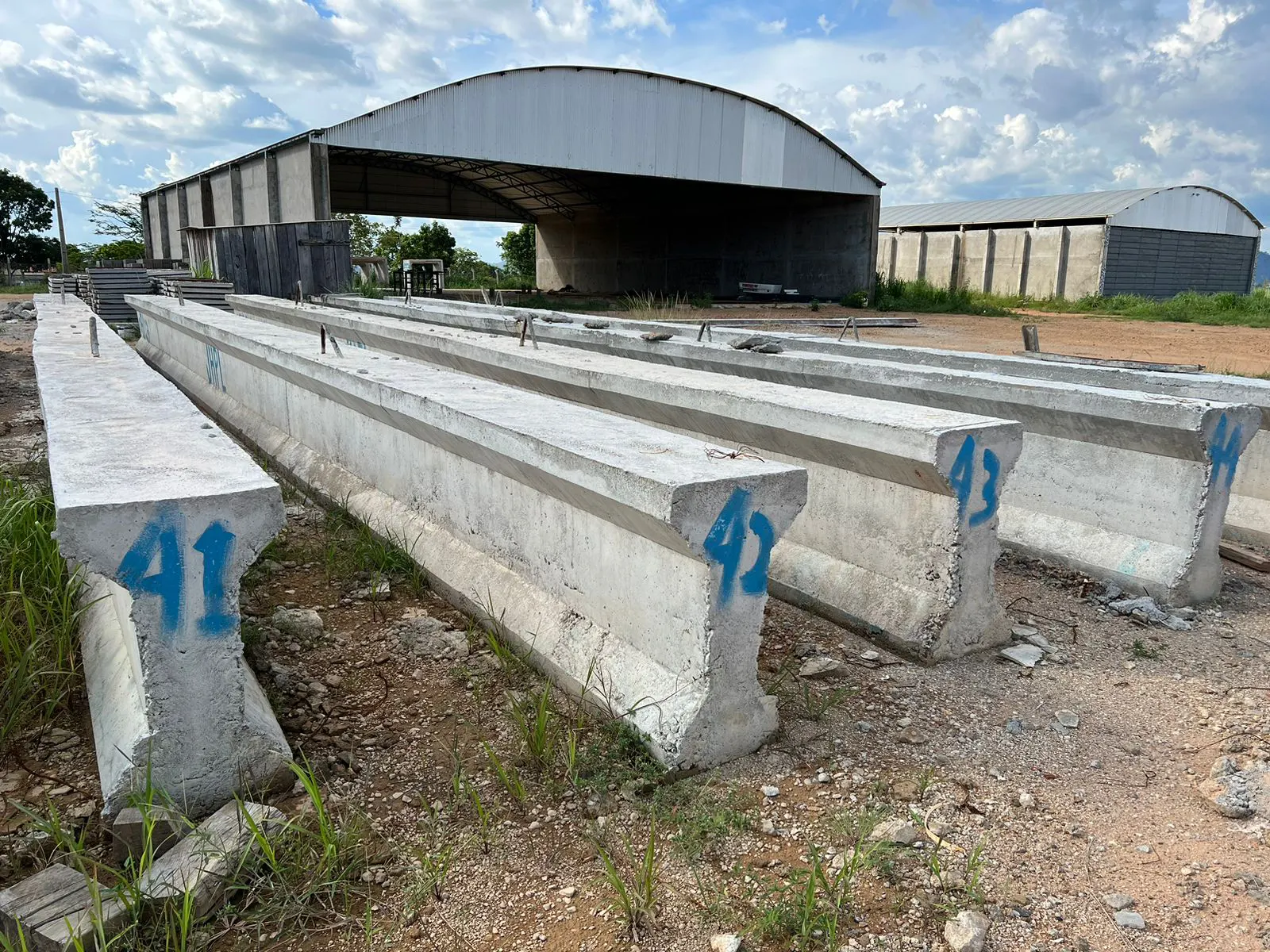 instalação das vigas de concreto para pontes